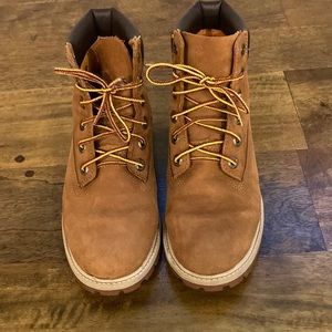 Timberland boys 6inch classic boots size 5.5
